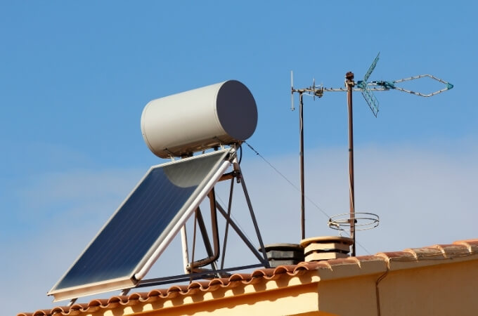 solar-hot-water-system-on-roof